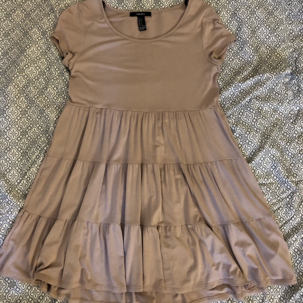 Beige mid-thigh flowy dress